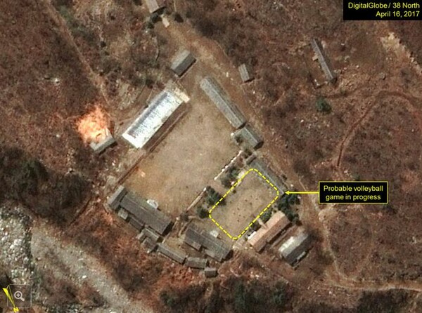 Δορυφόροι καταγράφουν αγώνες βόλεϊ σε πυρηνικές εγκαταστάσεις στη Βόρεια Κορέα και οι αναλυτές δεν ξέρουν τι να υποθέσουν