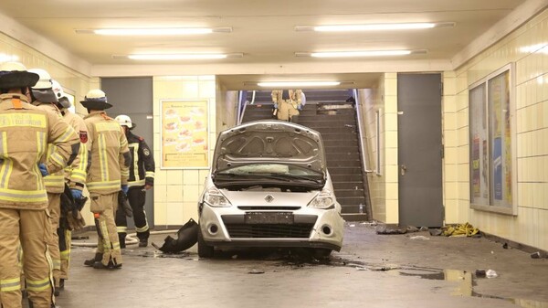 Αυτοκίνητο «εισέβαλε» στο μετρό του Βερολίνου - Έξι τραυματίες