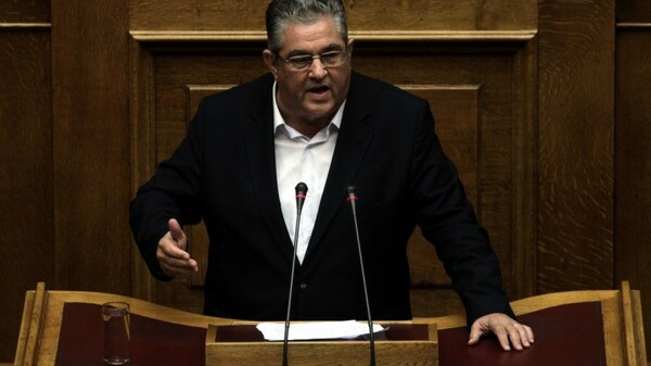 Το ΚΚΕ καταγγέλλει την παρουσία της Χ.Α. στην τελετή υποδοχής των λειψάνων πεσόντων της Κύπρου