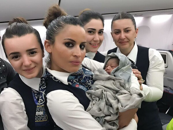 Μωρά «στον αέρα»: Τα βρέφη που γεννιούνται πρόωρα σε πτήσεις δεν «επιβραβεύονται» πάντα το ίδιο