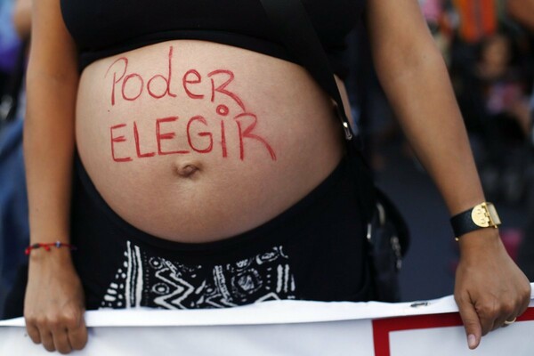 Χιλή: Η Γερουσία ενέκρινε νομοσχέδιο που αποποινικοποιεί τις αμβλώσεις σε κάποιες περιπτώσεις