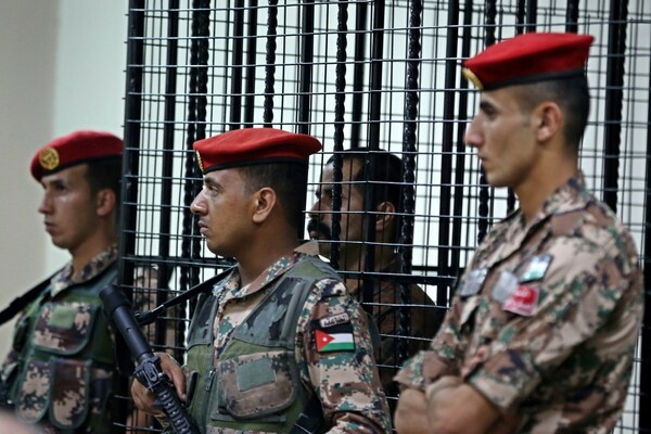 Ιορδανία: Ισόβια κάθειρξη με καταναγκαστικά έργα στον στρατιώτη που σκότωσε τρεις αμερικανούς εκπαιδευτές