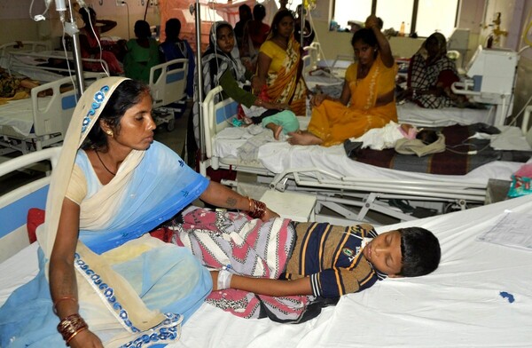 60 παιδιά πέθαναν σε νοσοκομείο της Ινδίας - Καταγγελίες για έλλειψη οξυγόνου