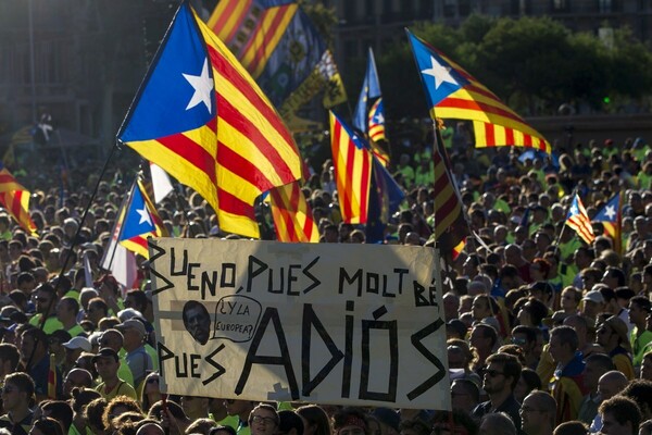 Ισπανία: Ποινική έρευνα σε βάρος 712 δημάρχων για υποστήριξη στο δημοψήφισμα της Καταλονίας