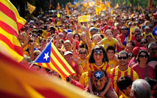 Η Καταλονία επιμένει στο δημοψήφισμα: Η Μαδρίτη στήνει πόρτες σε ένα ξέφραγο χωράφι