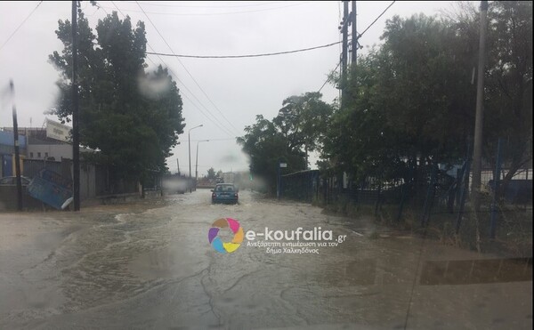 Θεσσαλονίκη: Xάος στους δρόμους της πόλης λόγω της κακοκαιρίας-Πλημμυρισμένοι δρόμοι και μποτιλιαρίσματα