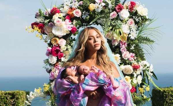 Η Beyonce και τα δίδυμα στην πρώτη τους φωτογραφία - Αποκάλυψε και τα ονόματα των μωρών