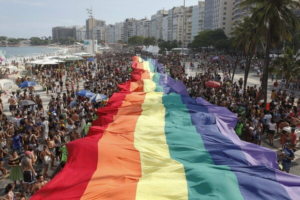 Σφοδρές αντιδράσεις προκαλεί η απόφαση Βραζιλιάνου δικαστή να εγκρίνει «θεραπεία» για την ομοφυλοφιλία