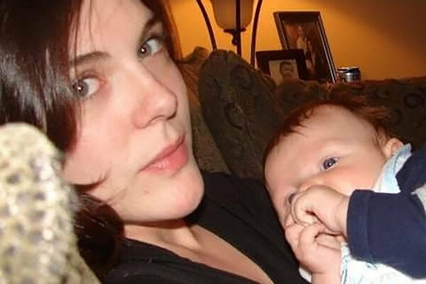 ΗΠΑ: Νεαρή μητέρα που είχε καταναλώσει αλκοόλ, κοιμήθηκε μαζί με τον 6 μηνών γιο της και του προκάλεσε ασφυξία