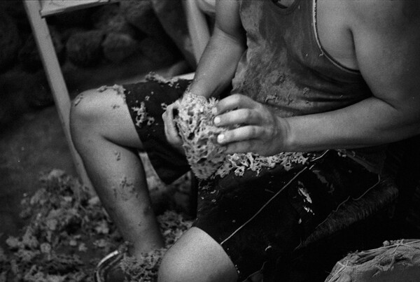 Ο Pierre Berthuel φωτογραφίζει τους θρυλικούς σφουγγαράδες της Καλύμνου