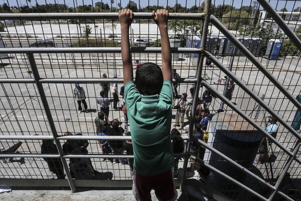 "Τα παιδιά αρρωσταίνουν και οι συνθήκες είναι άθλιες"- Οδοιπορικό του Αl Jazeera στους καταυλισμούς του Ελληνικού
