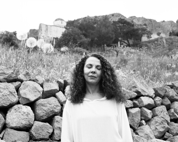 Η Μπέτυ Λιβανού στην Αίγινα (1999)
