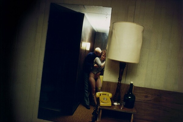 Η «Μπαλάντα της σεξουαλικής εξάρτησης», οι φωτογραφίες -ορόσημο της Nan Goldin, εκτίθενται στο MoMA