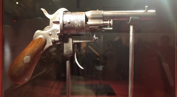Αυτό είναι το όπλο με το οποίο ο Βερλαίν παραλίγο να σκοτώσει τον Ρεμπώ και βγαίνει σε πλειστηριασμό