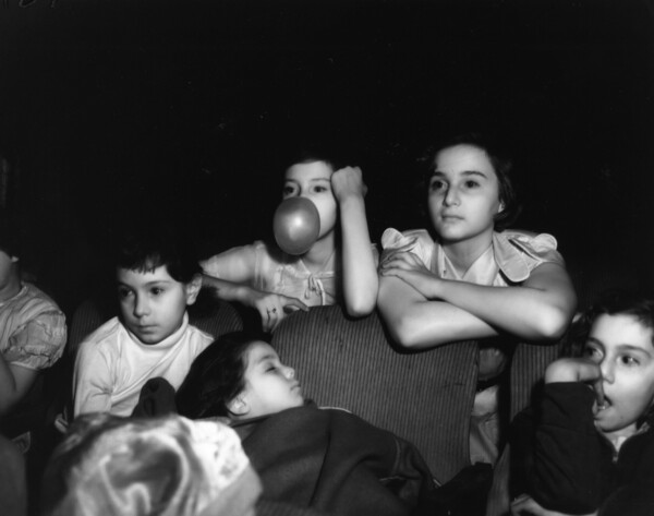 O Weegee στα σκοτεινά σινεμά της Νέας Υόρκης του '40