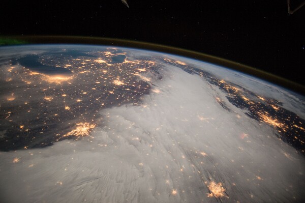 20 καταπληκτικές φωτογραφίες του πλανήτη μας από το διάστημα που μοιάζουν με πίνακες