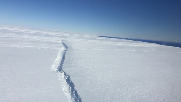 Οι επιστήμονες μέτρησαν το παγόβουνο που θα αποκολληθεί από την Ανταρκτική και είναι τεράστιο