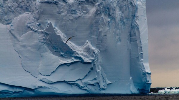 Οι επιστήμονες μέτρησαν το παγόβουνο που θα αποκολληθεί από την Ανταρκτική και είναι τεράστιο