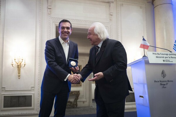 Βραβεύτηκε ο Αλέξης Τσίπρας και μας αφιέρωσε το βραβείο