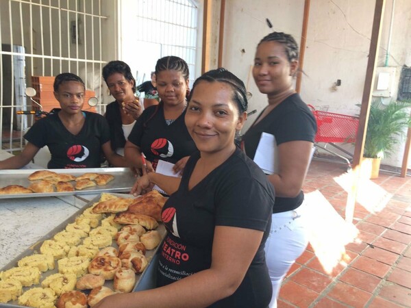 Μέσα στο γκουρμέ εστιατόριο των φυλακισμένων γυναικών της Κολομβίας