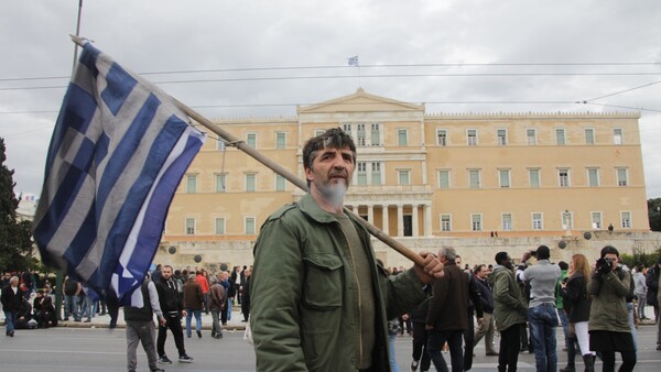 Ένας Έλληνας σκηνοθέτης κατέγραψε όλες τις διαδηλώσεις που έγιναν στα χρόνια της κρίσης