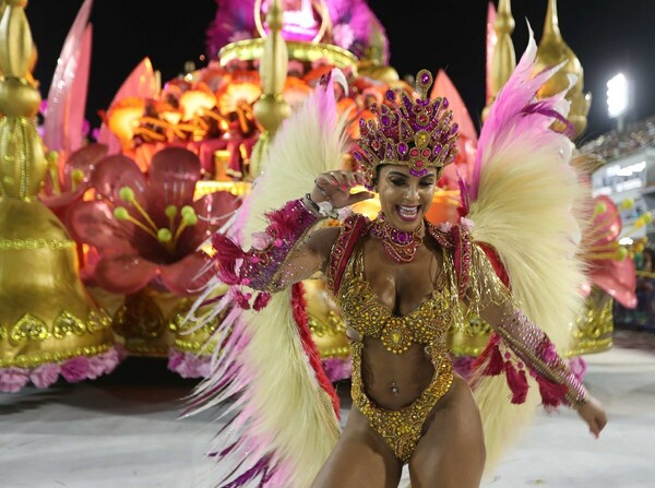 Το ηδονιστικό Καρναβάλι του Ρίο ντε Τζανέιρο σε 22 φωτογραφίες