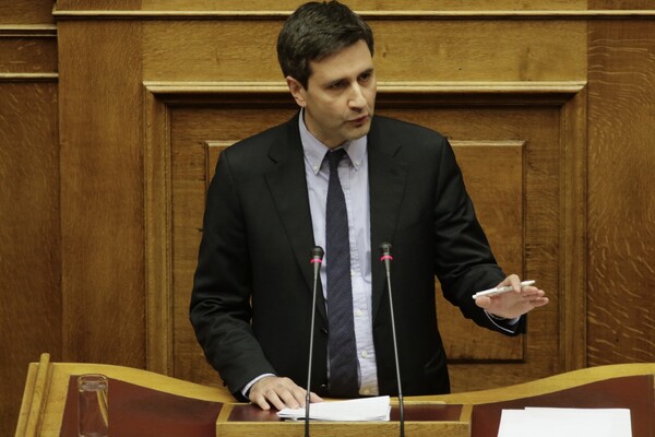 Ο Χουλιαράκης διαβεβαιώνει για πλήρη εξόφληση των οφειλών του Δημοσίου έως τον Αύγουστο