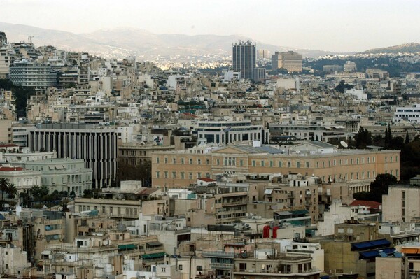 Οι Κινέζοι αγοράζουν το κέντρο της Αθήνας και το νοικιάζουν στο Airbnb - Μπίζνες με ακίνητα και χρυσές βίζες