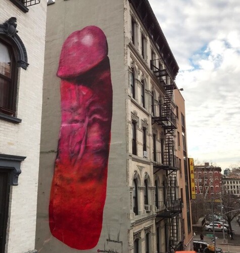 Mural με τεράστιο πέος σε στύση διχάζει και σοκάρει τη Νέα Υόρκη (NSFW)