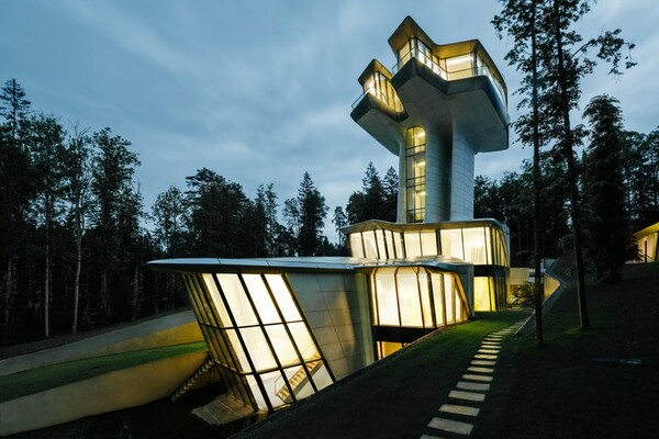 Η μοναδική κατοικία που σχεδίασε η Zaha Hadid είναι κρυμμένη σ' ένα δάσος της Ρωσίας