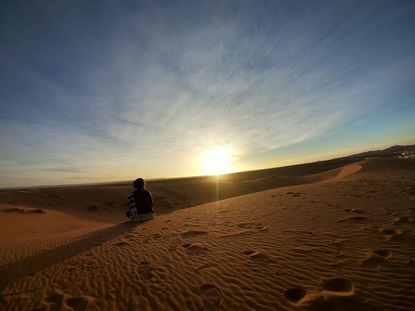 Camping στη Σαχάρα: H Mαρία ταξιδεύει στη μέση της ερήμου