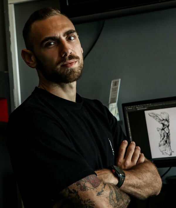 Ο Άλντο Κεραμάς κάνει τατουάζ (και πρωταθλητισμό) για να νιώθει καλά