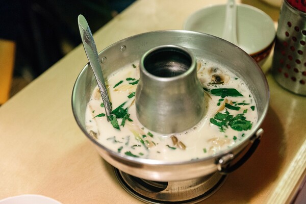 Σούπα Τομ Κα Κάι και αυθεντικά ταϊλανδέζικα πιάτα στο Τuk Τuk στο Κουκάκι