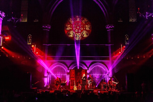 Η συναυλία του Διονύση Σαββόπουλου σε αγγλικανική εκκλησία του Λονδίνου