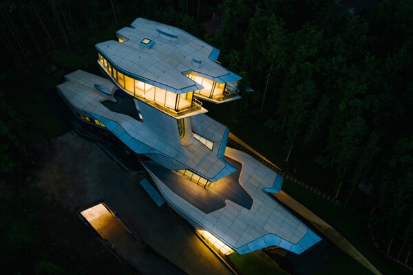 Η μοναδική κατοικία που σχεδίασε η Zaha Hadid είναι κρυμμένη σ' ένα δάσος της Ρωσίας