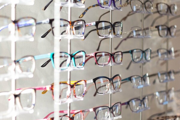 Δεν υπογράφουν τη σύμβαση με τον ΕΟΠΠΥ για τα γυαλιά οράσεως οι Οπτικοί