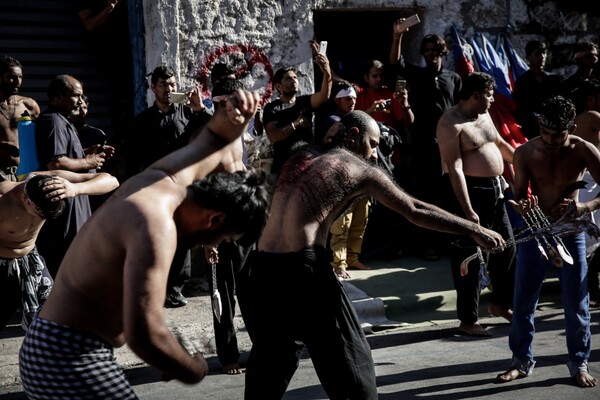 Η Ασούρα στον Πειραιά - Το αιματηρό αυτομαστίγωμα των σιιτών μουσουλμάνων (ΣΚΛΗΡΕΣ ΕΙΚΟΝΕΣ)