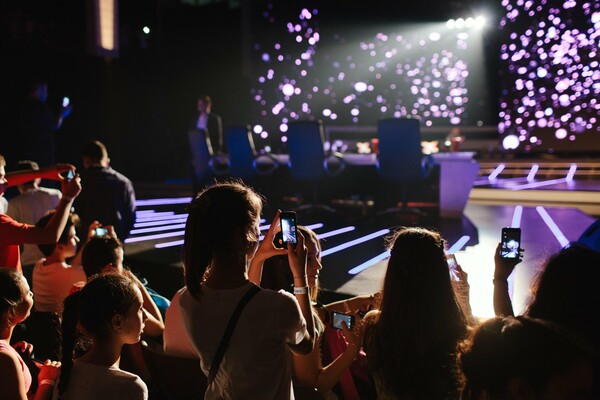 Backstage στο live του X-Factor: εκεί που πεθαίνει το εναλλακτικό