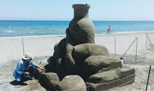 Έργα τέχνης στην παραλία: Το μοναδικό στην Ελλάδα φεστιβάλ επαγγελματικής γλυπτικής στην άμμο