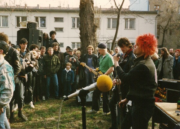 Αναμνήσεις ενός εισαγωγέα λαθραίων κασετών από το Βερολίνο των ’80s