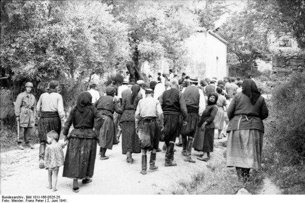 Ομαδική εκτέλεση ενός κρητικού χωριού από τους Γερμανούς (1941)