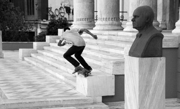 Ο Κώστας Μάνδυλας φωτογραφίζει τη σύγχρονη ελληνική skate σκηνή