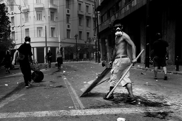 17 συγκλονιστικές, ασπρόμαυρες φωτογραφίες της Αθηναϊκής δυστυχίας