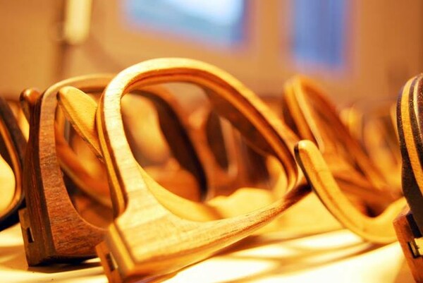 Τα πιο ξεχωριστά χειροποίητα γυαλιά ηλίου φτιάχνονται στην Σύρο