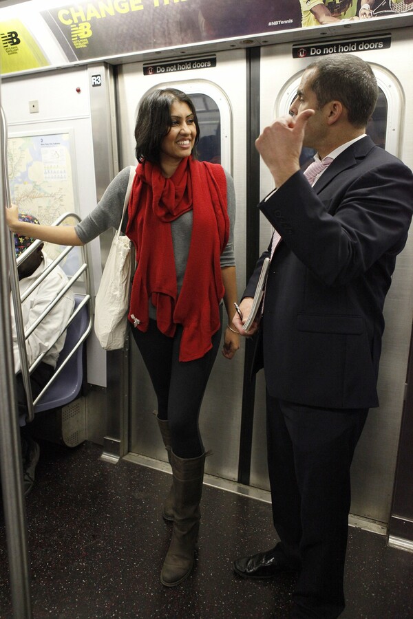 Πώς να σε ερωτεύονται οι γυναίκες που παίρνουν το μετρό