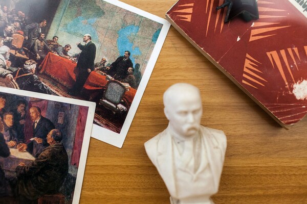 Ο Λένιν, ο Στάλιν και ο Τσαουσέσκου, σε μια έκθεση στο Θησείο
