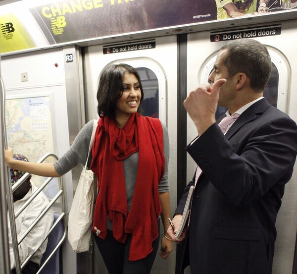 Πώς να σε ερωτεύονται οι γυναίκες που παίρνουν το μετρό