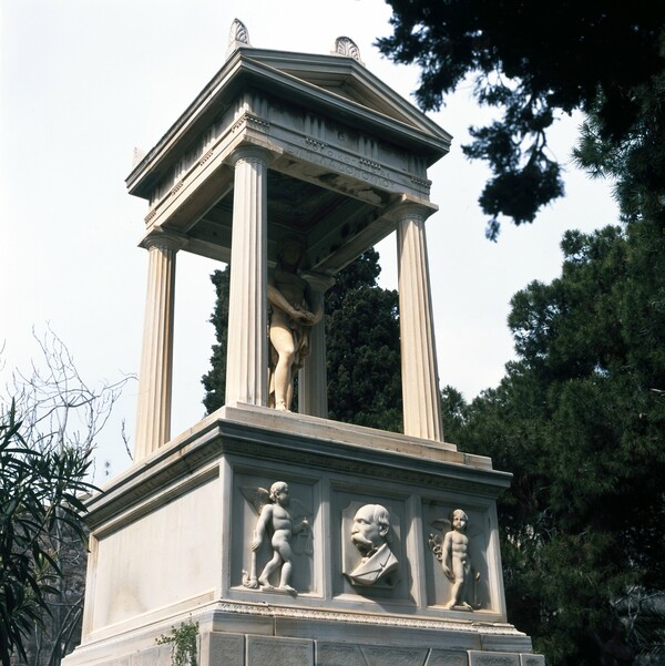Το ιστορικό νεκροταφείο της Ερμούπολης.