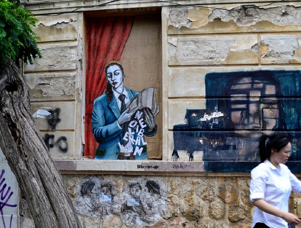 Bleeps: Πολιτικός και κοινωνικός σχολιασμός στους τοίχους της Αθήνας 