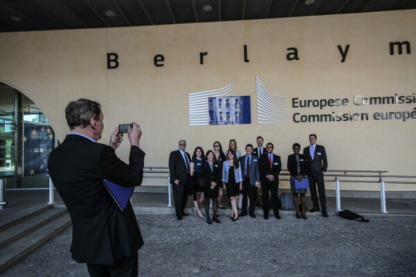 ΤΩΡΑ! 15 "εκφραστικότατες" εικόνες από το έκτακτο Eurogroup 